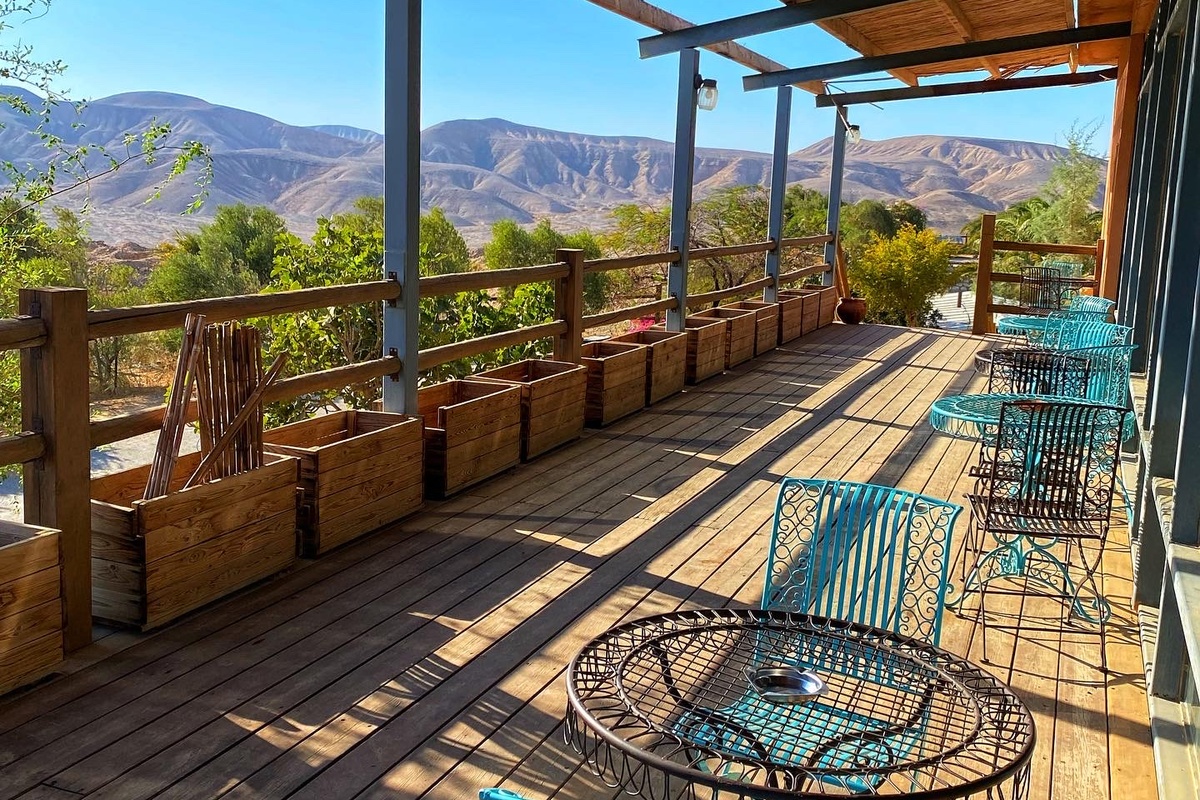 balcony_1200x800_3x2