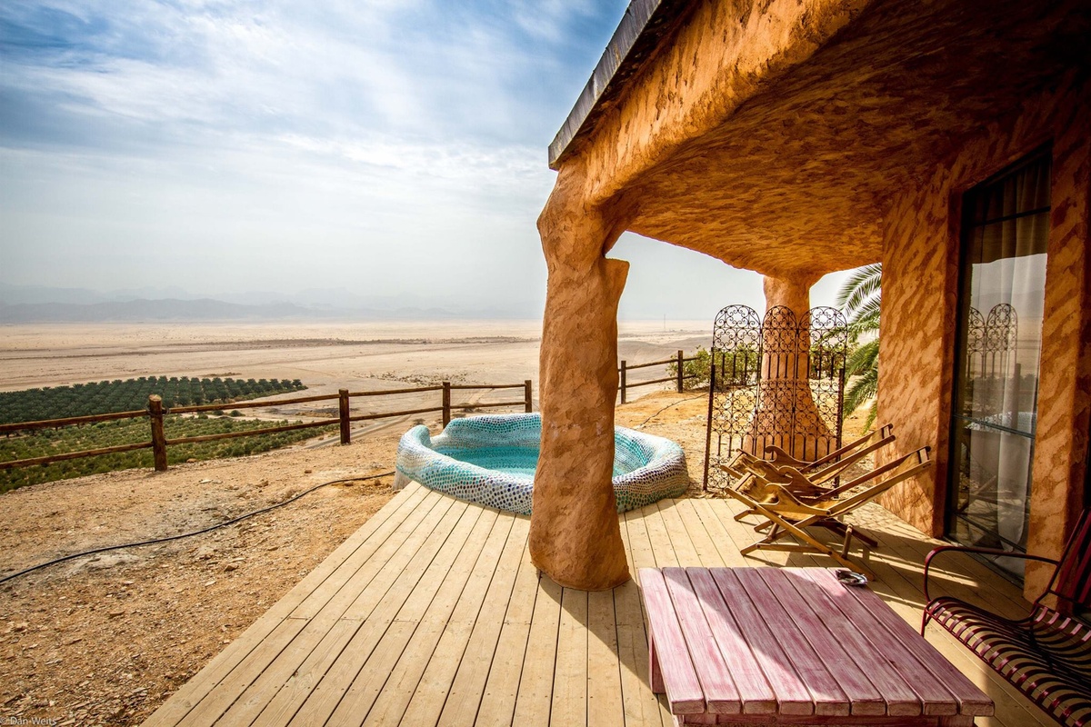 exterior_1200x800_3x2