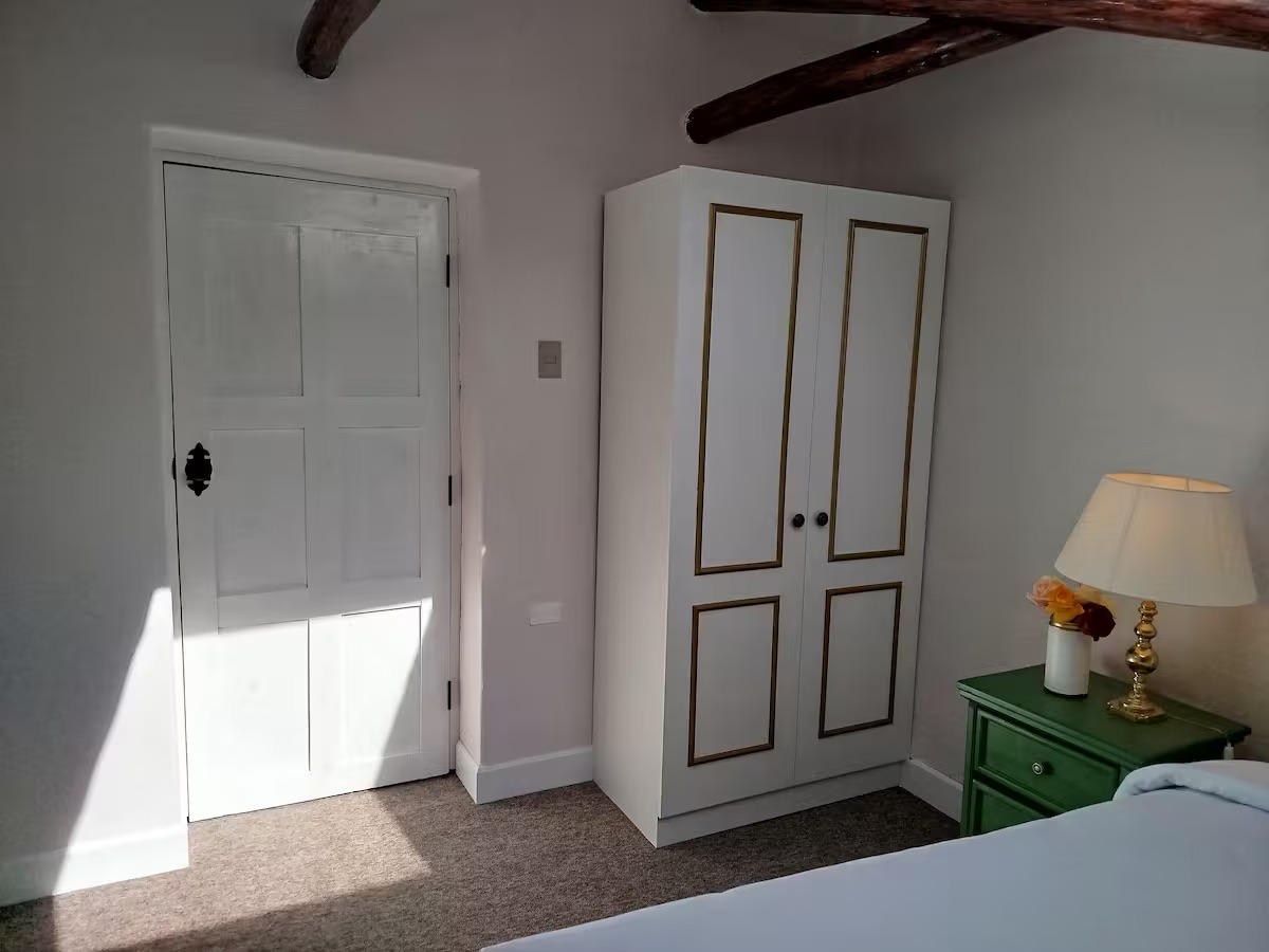 bedroom lamay 5